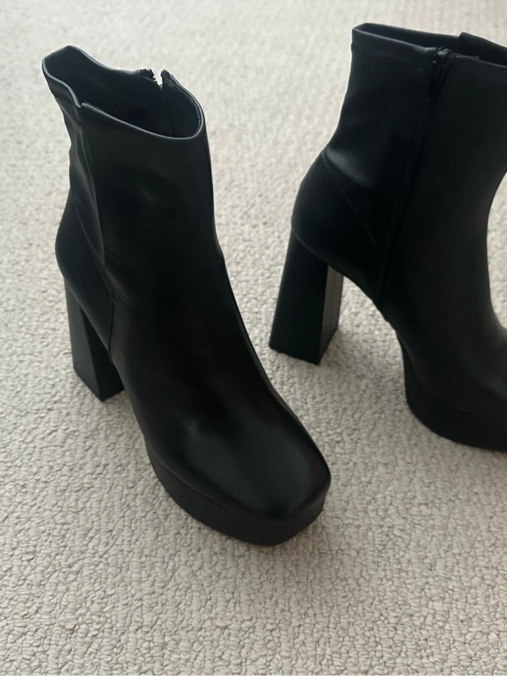 Aldo Black Platform Ankle Boots - Sleek Women's Fashion Boot
